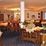 Ξενοδοχείο Garni Angela 4*