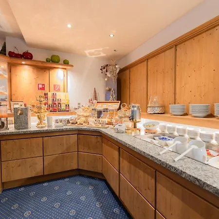 Garni Angela Отель