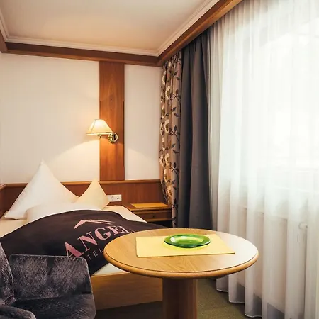 ホテル Garni Angela 4*