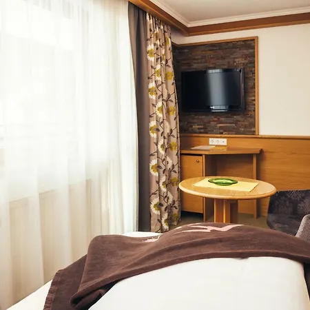 Garni Angela Ισγκλ