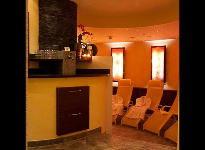 Garni Angela فندق