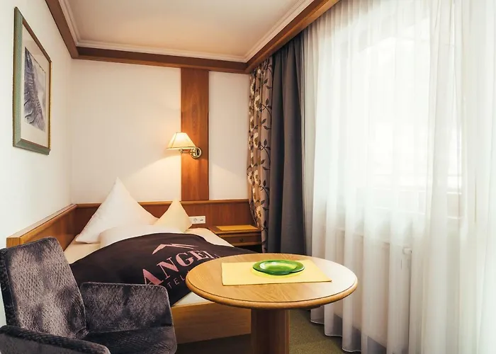 Hotel Garni Angela 4*